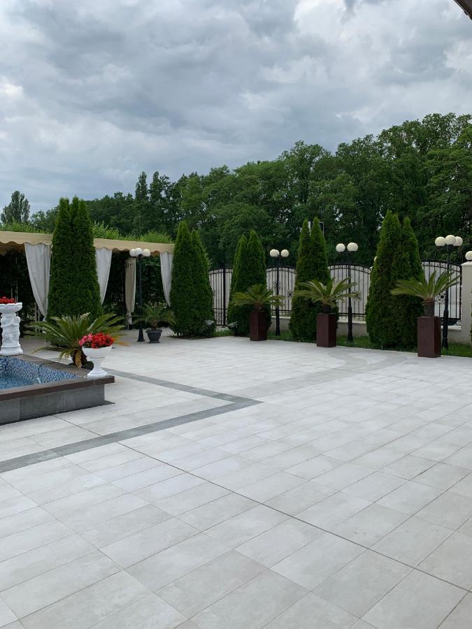 ホテル Laura Holiday Brăila エクステリア 写真