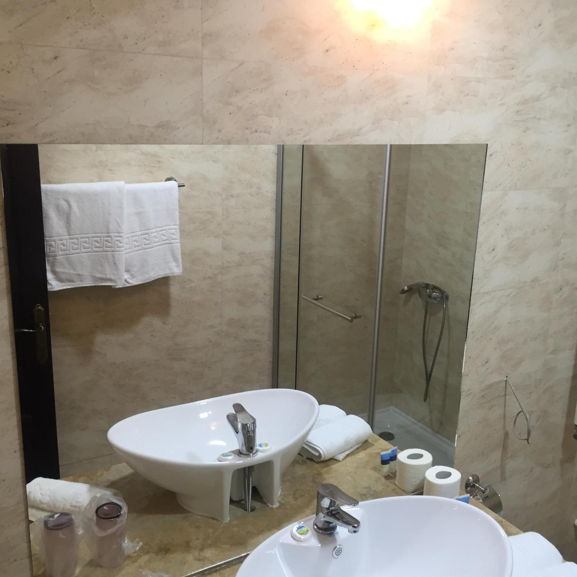 ホテル Laura Holiday Brăila 部屋 写真